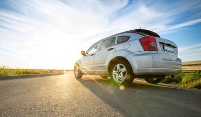汽车每天暴晒2小时，新车变旧车？做好这3点，保护车漆更清凉